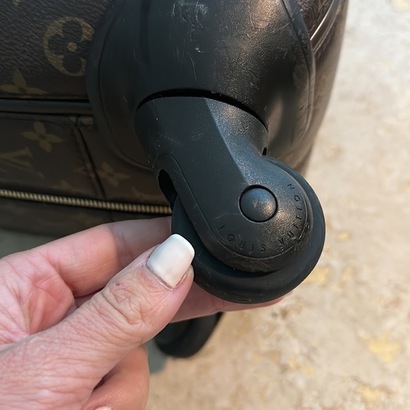 LOUIS VUITTON
Monogram Canvas Zephyr 55 Rolling Suitcase - Picture 13 of 14